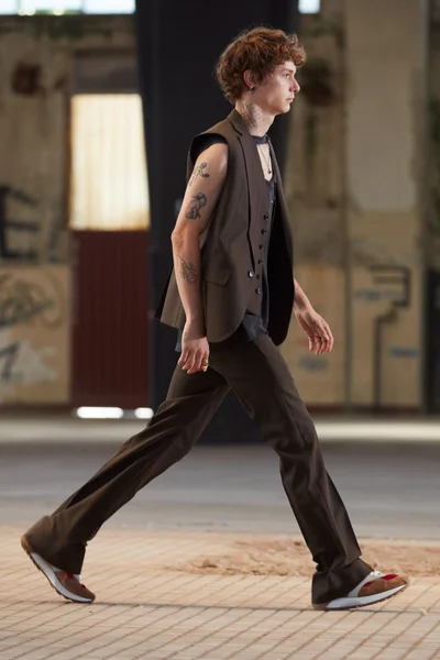 Look 8
